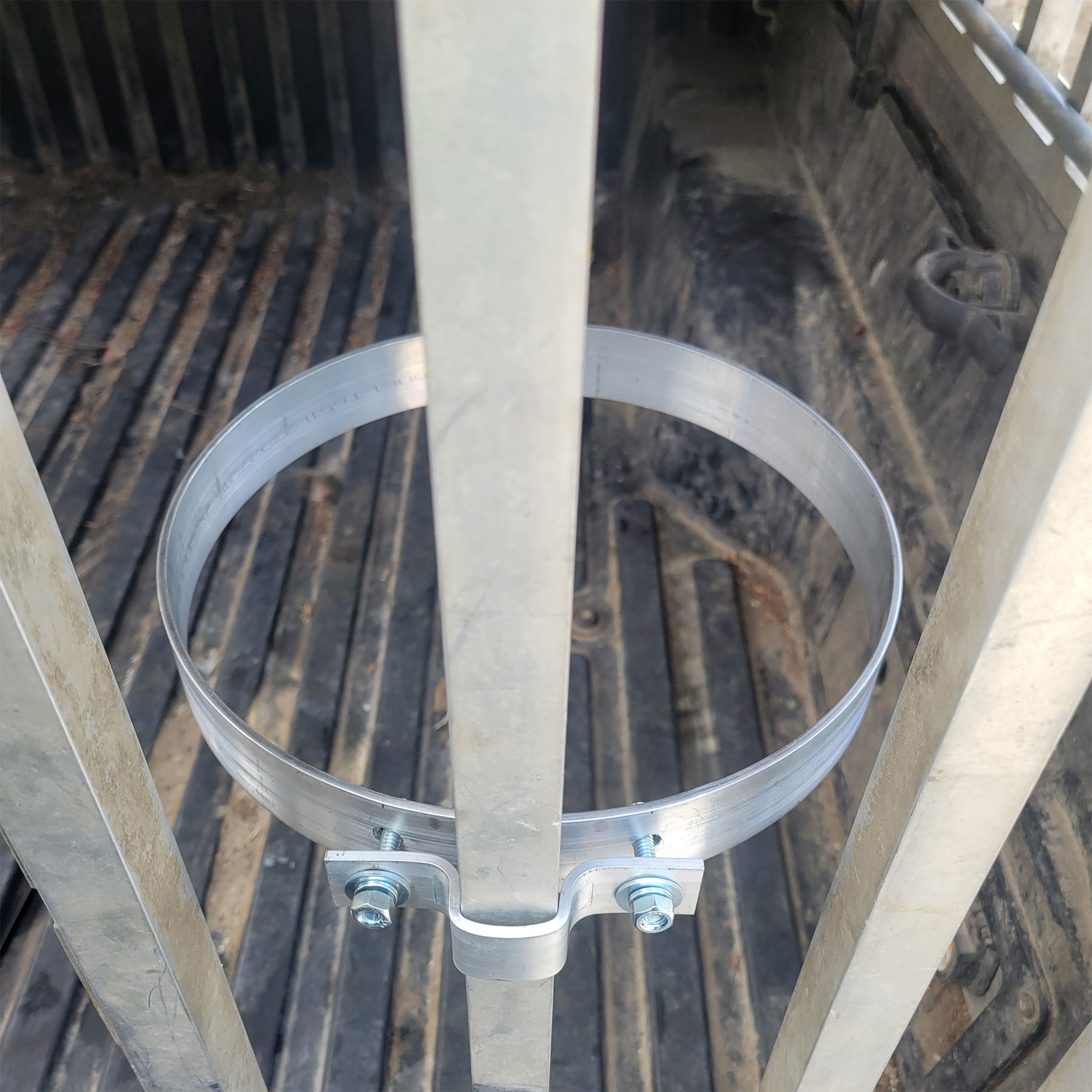 Bowls & Buckets – Outdoor Dog Supply