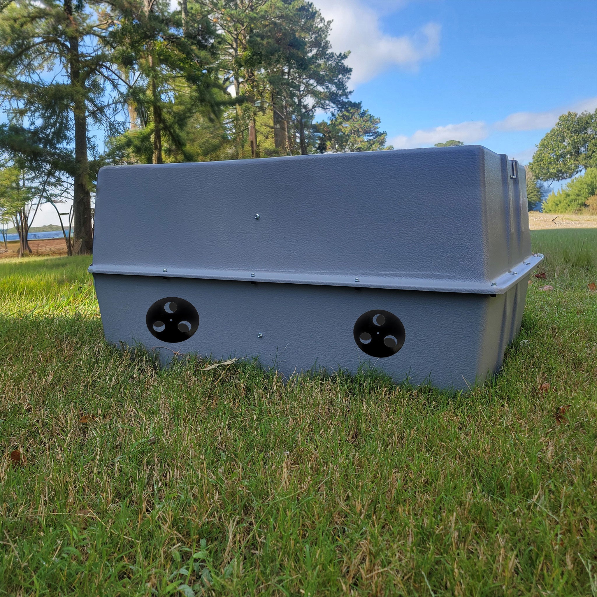vents on the back of the original kennel by easy loader kennels